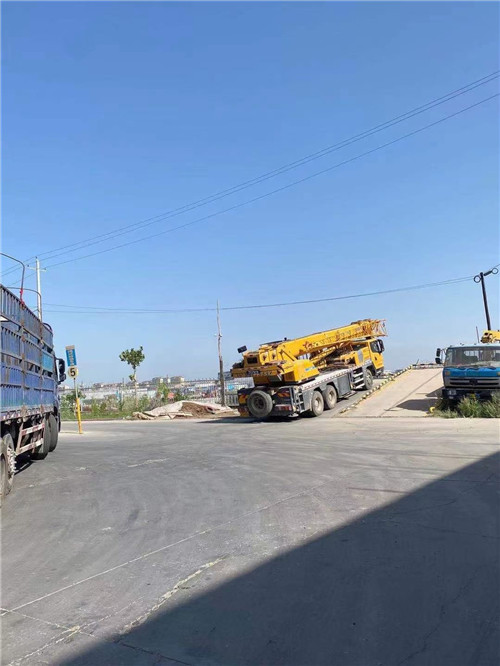 苍梧县25吨吊车的租赁价格大概是多少？