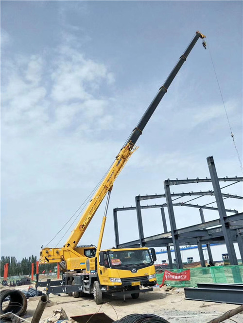 苍梧县超高层建筑钢结构吊装案例